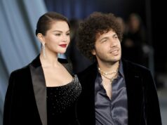 Čo sa odohralo v dome Studio City svokrovho Seleny Gomez? Matka Bennyho Blanca sa údajne skrývala, keď maskovaní votrelci prehľadávali izby Selena Gomez a Benny Blanco (obrázok cez Maya Dehlin Spach/WireImage)