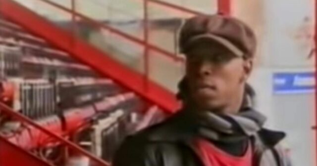 DERBY, ANGLICKO - 28. OKTÓBRA: ITV Sport odborník Ian Wright počas medzinárodného priateľského stretnutia žien medzi Anglickom a Austráliou v Pride Parku 28. októbra 2025 v Derby v Anglicku. (Foto: Marc Atkins/Getty Images)