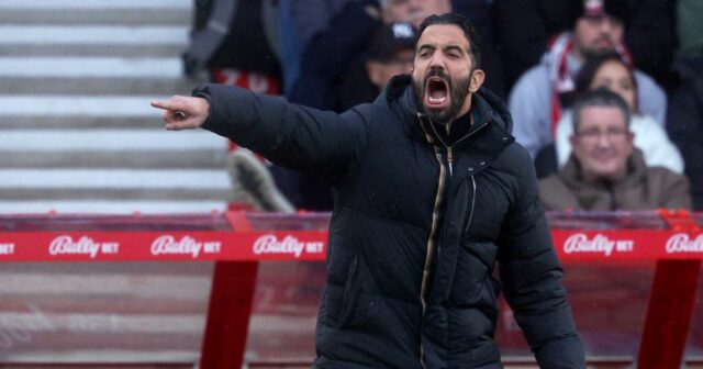 Čo si majitelia Liverpoolu skutočne myslia o manažérovi Man Utd Ruben Amorim, manažér Manchestru United na postrannej čiare počas zápasu Premier League medzi Nottingham Forest a Manchester United na City Ground 1. novembra 2025 v Nottinghame v Anglicku.