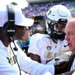 Colorado AD Rick George, ktorý najal Deiona Sandersa, aby po 11 rokoch odstúpil