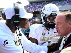 Colorado AD Rick George, ktorý najal Deiona Sandersa, aby po 11 rokoch odstúpil Colorado AD Rick George, ktorý najal Deiona Sandersa, aby po 11 rokoch odstúpil