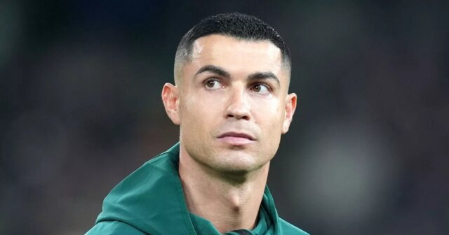 Cristiano Ronaldo sa pozerá