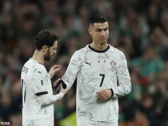 Cristiano Ronaldo vidí ČERVENÚ: Hviezda Portugalska je vylúčená za súpera ELBOWING Írska pred sarkastickou odpoveďou na rozhodnutie – a mohol by zmeškať otvárací zápas Svetového pohára v krajine Cristiano Ronaldo dostal vo štvrtok proti Írsku svoju vôbec prvú medzinárodnú červenú kartu