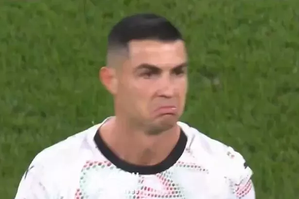 Cristiano Ronaldo vylúčil zápas lakťom proti Írskej republike, pretože ikona Cristiano Ronaldo vylúčil zápas lakťom proti Írskej republike, pretože ikona Portugalska vidí červenú