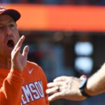 Dabo Swinney vybuchne vedľa, keď Clemson opäť prehrá