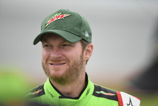 Dale Earnhardt Jr. otvorene označuje najväčších slabých hráčov sezóny NASCAR Dale Earnhardt Jr. otvorene označuje najväčších slabých hráčov sezóny NASCAR 2025