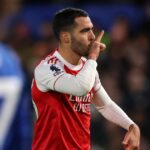 Mikel Merino oslavuje za Arsenal.