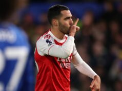 Ďalších päť zápasov Arsenalu v porovnaní s Man City a Chelsea v súboji o titul v Premier League Mikel Merino oslavuje za Arsenal.