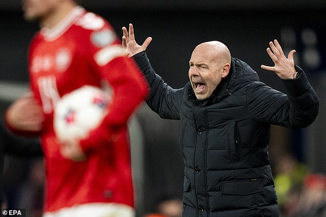 Dáni bojujú s chorobou pred seizmickým zápasom majstrovstiev sveta so Tréner Dánska Brian Riemer nebol spokojný so svojím tímom počas remízy 2:2 s Bieloruskom