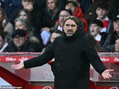 Daniel Farke reaguje na nespokojnosť fanúšikov Leedsu po tom, čo prehra s Nottinghamom Forest nechala jeho stranu 1 bod pred zostupom Daniel Farke trvá na tom, že zostáva pokojný, keďže tlak na šéfa Leedsu rastie po porážke v Nottingham Forest