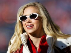 Dcéra hlavného majiteľa Gracie Huntová v rekapitulovanom príspevku o úteku na Havaji upustila od oceánovo modrých plaviek logo pochodového šialenstva