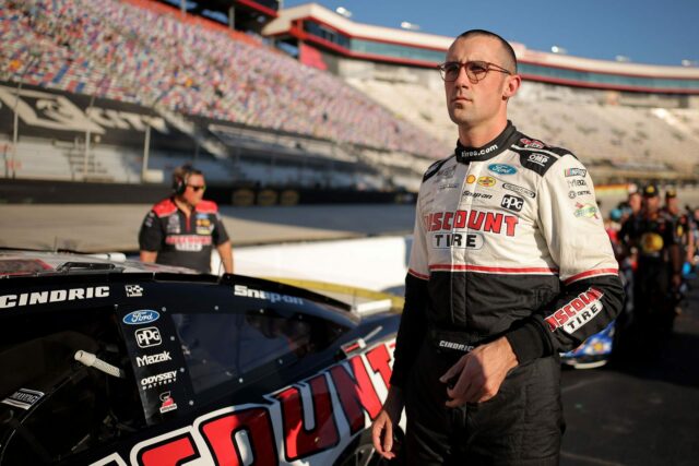 Debut Austina Cindrica v Supercars sa skončil zlomeným srdcom po Debut Austina Cindrica v Supercars sa skončil zlomeným srdcom po tom, čo ho rival zlikvidoval