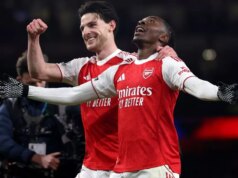 Declan Rice dokonale reaguje na hetrik Eberechi Eze Arsenal vs Tottenham Declan Rice a Eberechi Eze oslavujú gól Arsenalu proti Tottenhamu Hotspur