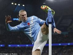 Demolácia Man City v Liverpoole fakticky ukončila ich nádeje na titul – na medzník Pepa Guardiolu v 1000. zápase ako manažéra ich víťazstvo 3:0 z neho robí jediného vyzývateľa Arsenalu, píše OLIVER HOLT Erling Haaland skóroval ešte raz za Manchester City, keď v nedeľu zdolal Liverpool 3:0