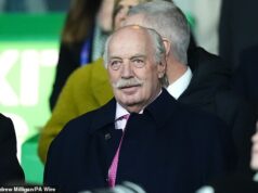 Dermot Desmond nutne potrebuje vytiahnuť z klobúka ďalšieho králika v honbe na manažéra Celticu, ak má byť utlmený pocit vzbury v klube O identite nového manažéra Celticu bude mať posledné slovo hlavný akcionár Desmond