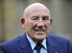 Deti Stirlinga Mossa „uviazli v krutom právnom boji o obrovský majetok legendy F1 v hodnote 20 miliónov libier“ – po tom, čo jeho tretia manželka zomrela bez závetu Deti ikony F1 Stirlinga Mossa sú uzavreté v ostrom právnom spore o jeho majetok vo výške 20 miliónov libier