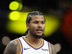 Devin Booker a tímový kolega vo výške 21 124 110 USD ponúkajú podporu na odhaľovanie duší ako Jalen Green čelí drvivej ochrnutej ochrnutej šľachte Zhoršenie zranenia logo pochodového šialenstva