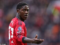 Dimitar Berbatov obhajuje Kobbieho Mainoa uprostred „naozaj krutej“ situácie v Man United – a dáva rady hviezdam klubu po kritike Cristiana Ronalda Kobbie Mainoo si zaslúži šancu uprostred „naozaj krutého“ momentu v Man United, hovorí Dimitar Berbatov