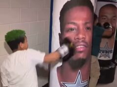 Diváci zostali ohromení, pretože mladí fanúšikovia Eagles sú vyzývaní, aby bili do boxerských vriec oblečených ako hviezdy Cowboys Skupina školákov, ktorí podporujú Eagles, zaútočila na boxerské vrecia oblečené ako hráči Cowboys