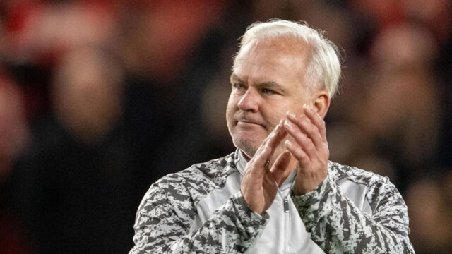 Dočasný šéf Viveash „ponížený“ podporou Boro
