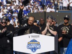 Dodgers oslavujú opakovanie titulu Svetovej série s ďalším zhromaždením na štadióne Dodgers oslavujú opakovanie titulu Svetovej série s ďalším zhromaždením na štadióne