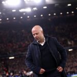 Arne Slot sledoval, ako bol Liverpool zbitý v domácom zápase Ligy majstrov (Getty)