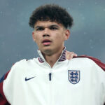 Nico O'Reilly si pýta loptu