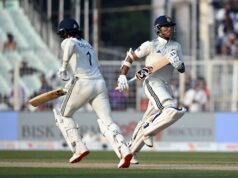 „Dokonca aj proti Západnej Indii bol vonku podobným spôsobom.“ "Dokonca aj proti Západnej Indii bol vonku podobným spôsobom."