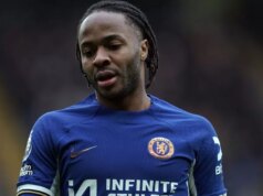 Dom Raheema Sterlinga zaútočili maskovaní muži, zatiaľ čo hviezda Chelsea bola vnútri s deťmi Raheem Sterling počas zápasu Chelsea