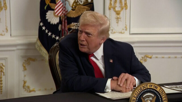 Donald Trump útočí na reportéra a pýta sa ho na Donald Trump útočí na reportéra a pýta sa ho na DC strieľačku | Newsfeed