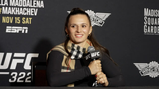 Dospelá Erin Blanchfield sa pripravovala na odvetný zápas Corteza na Download app from appStore