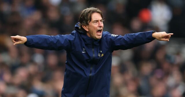 Thomas Frank, manažér Tottenham Hotspur počas zápasu Premier League medzi Tottenham Hotspur a Aston Villa na štadióne Tottenham Hotspur 19. októbra 2025 v Londýne, Anglicko