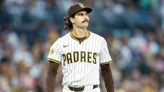 Dylan Cease sa údajne pripojil k Blue Jays na základe Dylan Cease sa údajne pripojil k Blue Jays na základe sedemročnej zmluvy na zvýšenie rotácie