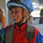 Na Novom Zélande sa odohrali šokujúce scény, keď 24-ročného džokeja Baileyho Rogersona previezli do nemocnice a upadli do kómy po páde z hororových pretekov.