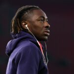 Eberechi Eze z Anglicka kontroluje ihrisko pred zápasom kvalifikácie MS 2026 proti Albánsku