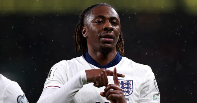 Eberechi Eze oslavuje svoj gól