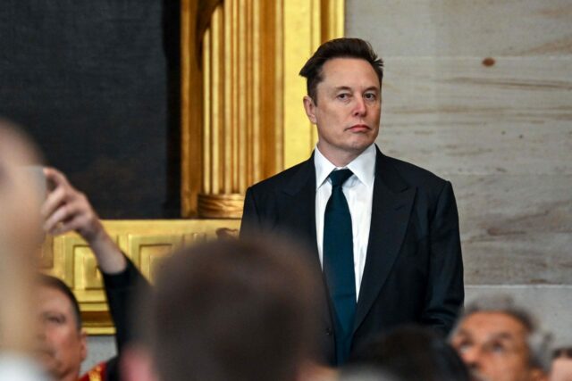 Elon Musk súhlasí s hovorcom TPUSA Andrewom Kolvetom, že USA nemajú „dosť ľudí vo väzení“ 
