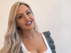 Emma Louise Jones zdieľa video o poruche šatníka, keď je „umŕtvená na pošte“ Emma Louise Jones v štúdiu BBC Sport