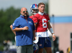 Emmanuel Acho podpálil Briana Dabolla kvôli zlému riadeniu Giants QB uprostred kontroverzie otras mozgu logo pochodového šialenstva