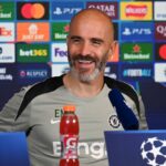 Hlavný tréner Enzo Maresca z Chelsea počas tlačovej konferencie na Chelsea Training Ground 4. novembra 2025 v Cobhame v Anglicku