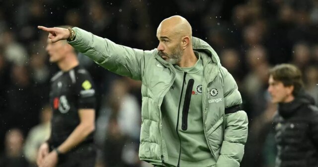 Enzo Maresca na postrannej čiare.