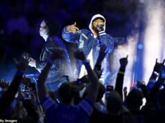 Epická šou Jacka Whitea o polčase vďakyvzdania s Eminemom znovu rozpútala zlosť Bad Bunny Super Bowl Eminem a Jack White vystupujú počas polčasu zápasu na Deň vďakyvzdania v Detroite