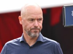 Erik ten Hag „rokuje“ s bývalým klubom Ajax po odmietnutí návratu do Premier League LEVERKUSEN, NEMECKO – 23. AUGUSTA: Erik Ten Hag, hlavný tréner Bayeru Leverkusen, sleduje zápas Bundesligy medzi Bayerom 04 Leverkusen a TSG Hoffenheim v BayArena 23. augusta 2025 v nemeckom Leverkusene. (Foto: Christof Koepsel/Getty Images)