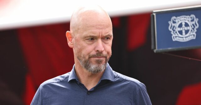 Erik ten Hag „rokuje“ s bývalým klubom Ajax po odmietnutí LEVERKUSEN, NEMECKO – 23. AUGUSTA: Erik Ten Hag, hlavný tréner Bayeru Leverkusen, sleduje zápas Bundesligy medzi Bayerom 04 Leverkusen a TSG Hoffenheim v BayArena 23. augusta 2025 v nemeckom Leverkusene. (Foto: Christof Koepsel/Getty Images)