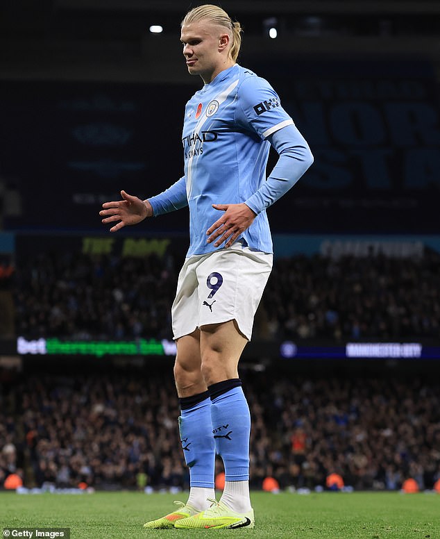 Erling Haaland odhaľuje novú oslavu gólu, keď napodobňuje kultového hrdinu Erling Haaland odhaľuje novú oslavu gólu, keď napodobňuje kultového hrdinu Premier League – necháva fanúšikov v oku