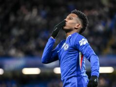 Estevaov agent vyvoláva paniku, pretože hviezda Chelsea má pre súperov „špeciálne miesto v srdci“. Estevao oslavuje po strelení druhého gólu svojho tímu počas zápasu fázy MD5 Ligy majstrov UEFA 2025/26 medzi Chelsea FC a FC Barcelona na Stamford Bridge.