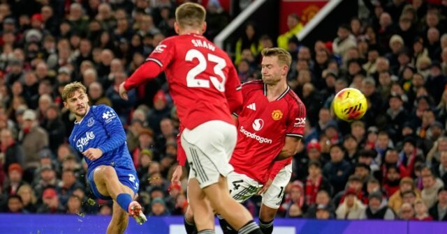 Everton porazil Man Utd napriek tomu, že Gueye videl červenú za facku spoluhráčovi | Futbalové správy
