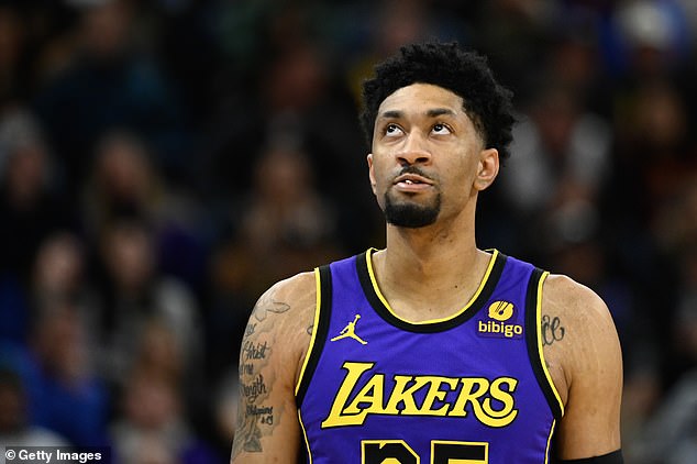 Ex-Lakers hviezda Christian Wood strieľa na votrelcov, ktorí sa snažia Christian Wood údajne strieľal na votrelcov, ktorí sa v stredu vlámali do jeho domu v LA