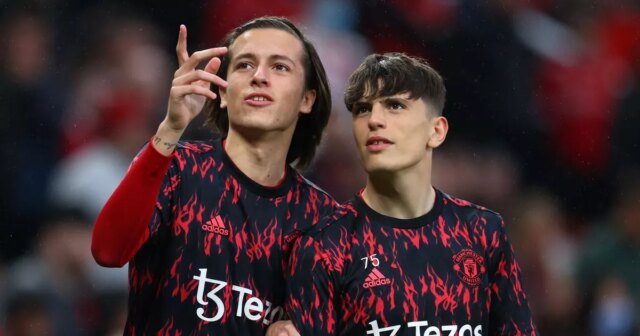 Alvaro Carreras a Alejandro Garnacho 