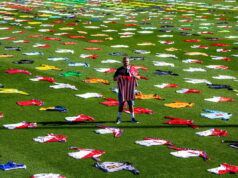 Fanúšik AS Monaco láme svetový rekord kolekciou tričiek Fanúšik AS Monaco láme svetový rekord kolekciou tričiek